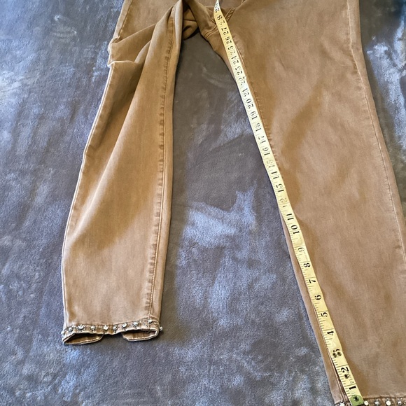 Joseph Ribkoff tan jeans with embellishments, size large. Has moderate stretch - Picture 2 of 8